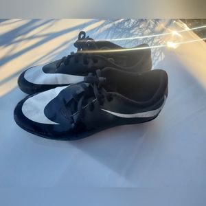 Nike soccer cleats size 3 youth in black amd white